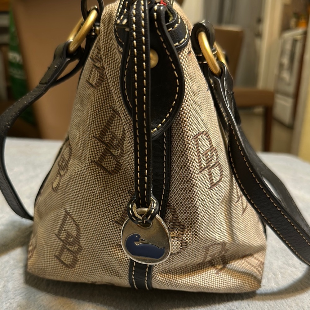 Dooney & Bourke Black and Tan Shoulder Bag with Classic Design - Picture 9 of 14